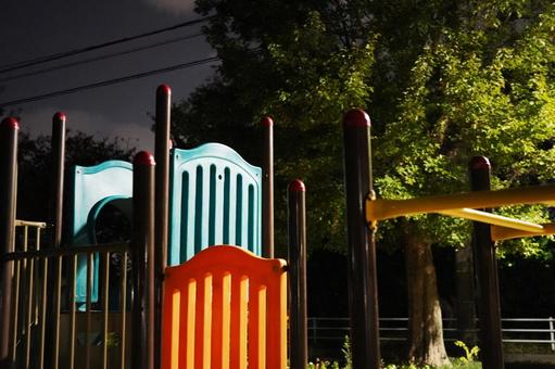 夜の公園のすべり台3 すべり台,滑り台,公園の写真素材
