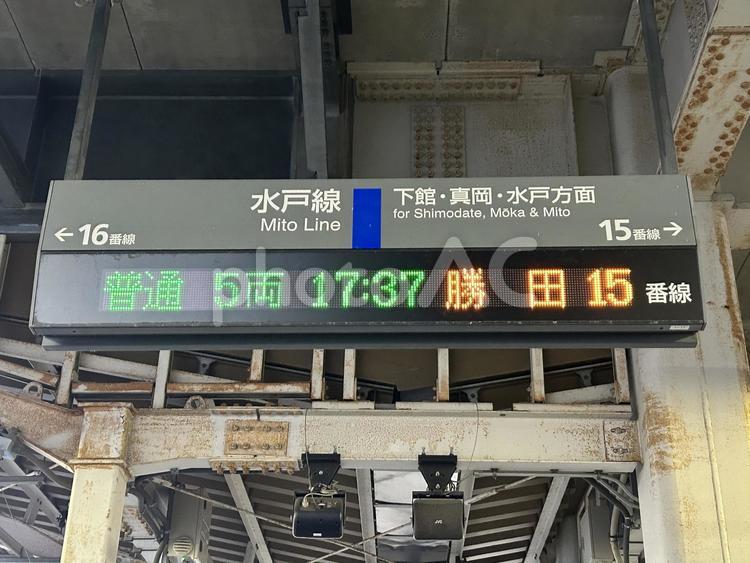 小山駅　水戸線ホーム発車標 鉄道,電車,列車の写真素材