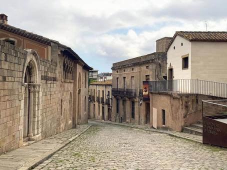 ペドラルベス修道院の路地(バルセロナ) ペドラルベス修道院の路地(バルセロナ) バルセロナ,スペイン,ペドラルベス修道院の写真素材