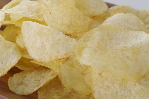 美味しそうなポテトチップス 美味しそうなポテトチップスの写真