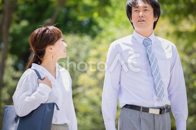 外回りするビジネスウーマン コミュニケーション,ビジネス,会話の写真素材