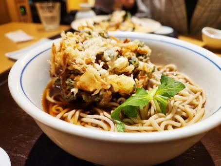 かき揚げ蕎麦の写真