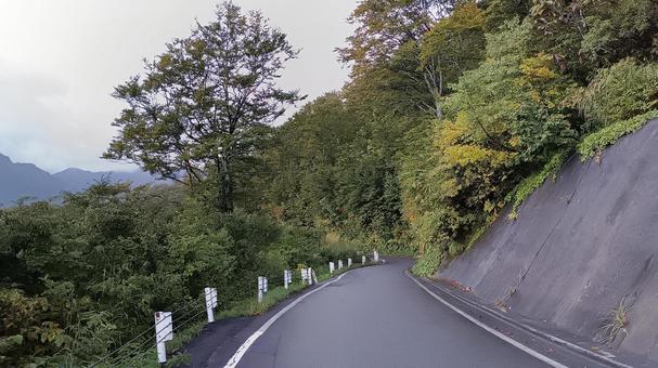 枝折峠の道路 枝折峠,道路,山の写真素材