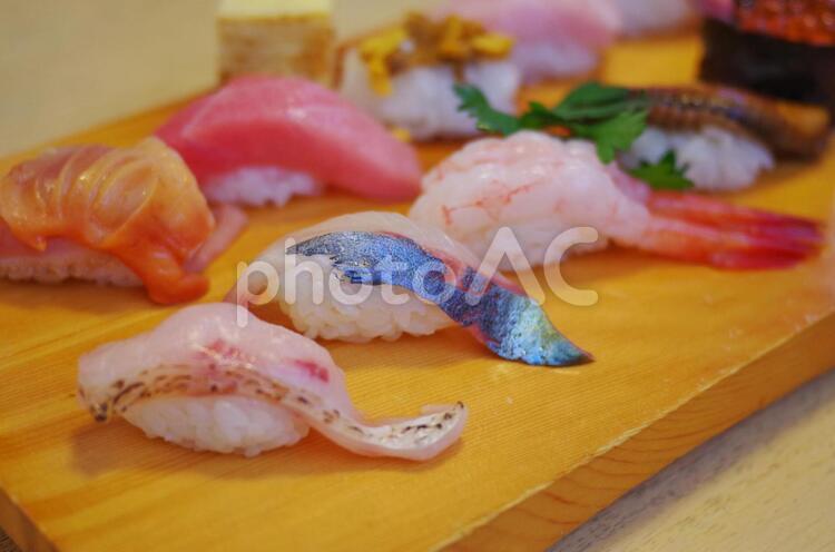 下駄にのったお寿司 寿司,赤貝,貝の写真素材