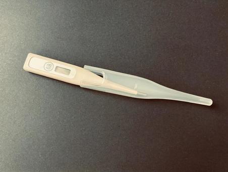 ケースから飛び出した体温計 ケースから飛び出した体温計 体温計,水銀,熱の写真素材