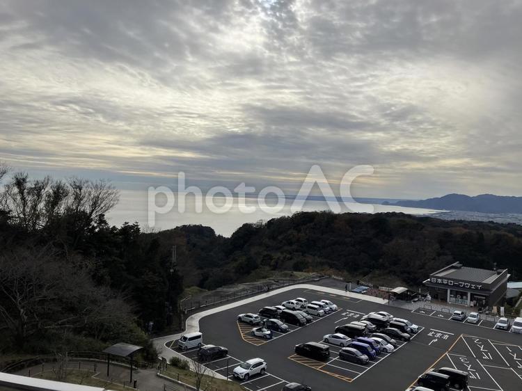 日本平夢テラスの駐車場と駿河湾 日本平夢テラス,駿河湾,静岡市の写真素材