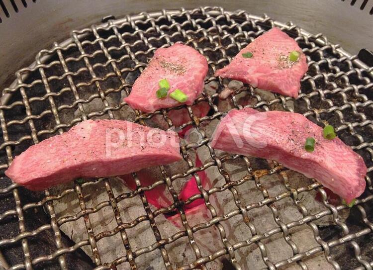特厚・上タン塩 タン塩,焼肉,牛タンの写真素材