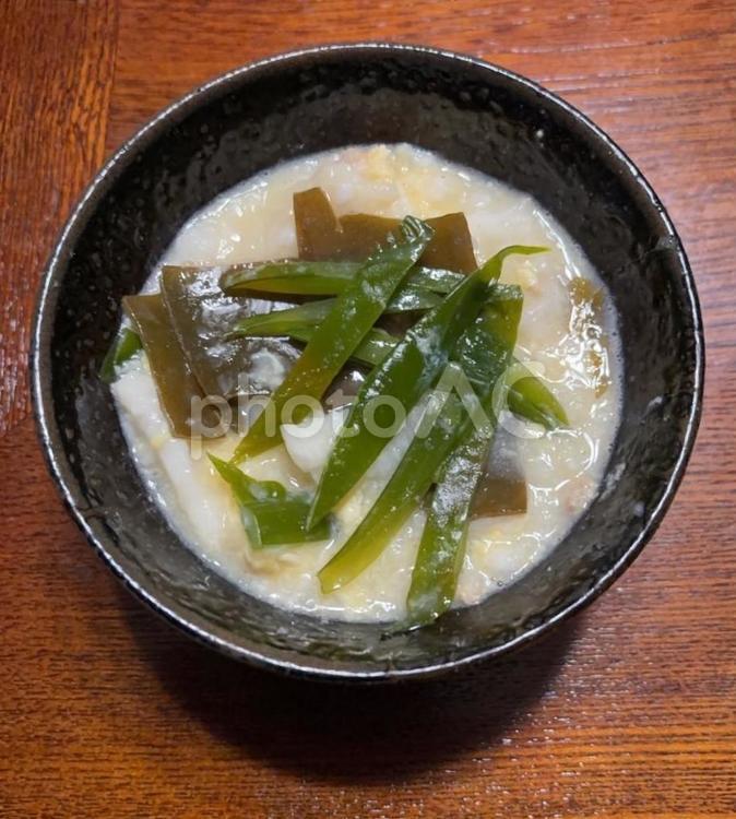 生わかめ茎に昆布と長芋のおじやの茶碗飯 茶碗飯,おじや,あきたこまちの写真素材