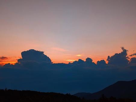 Sunset hidden by clouds, JPG Sunset hidden by clouds, JPG