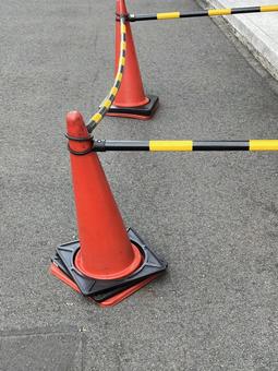 カラーコーンととラバー カラーコーンととラバーの写真