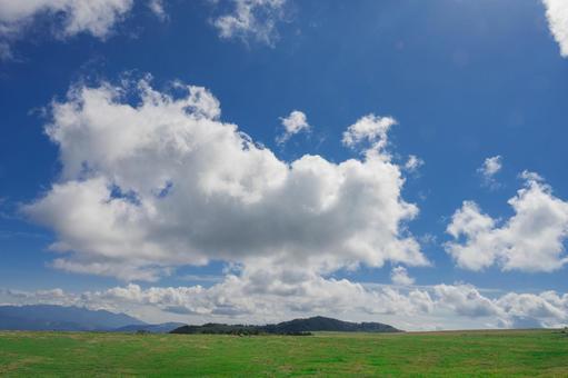 美ヶ原高原の風景 青空と高原 美ヶ原高原の風景 青空と高原 美ヶ原高原,八ヶ岳高原,蓼科高原の写真素材