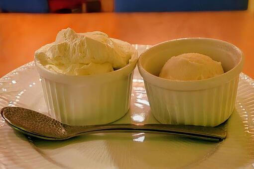 面白い組み合わせ アイス,クロテッドクリーム,食べ物の写真素材