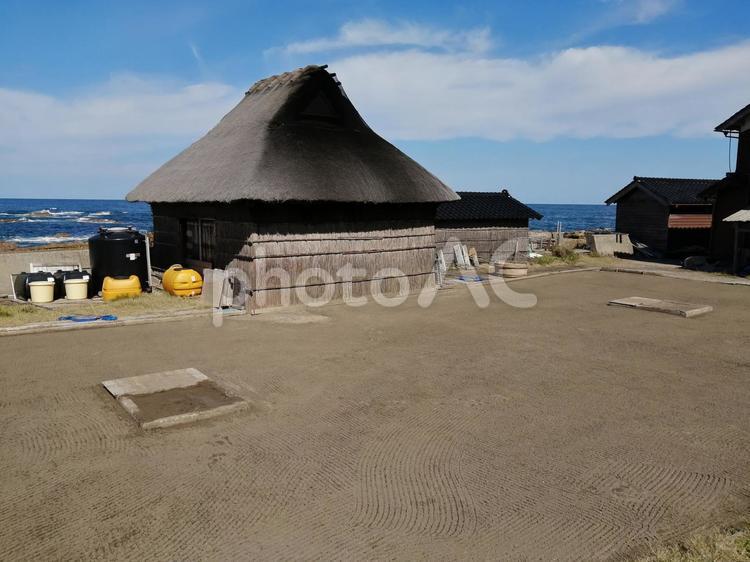 奥能登塩田村の塩田と釜屋 奥能登塩田村,塩田,釜屋の写真素材