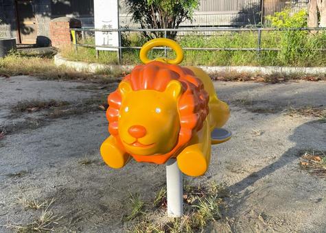ある公園のライオンの遊具A_711G 遊具,ライオン,公園の写真素材