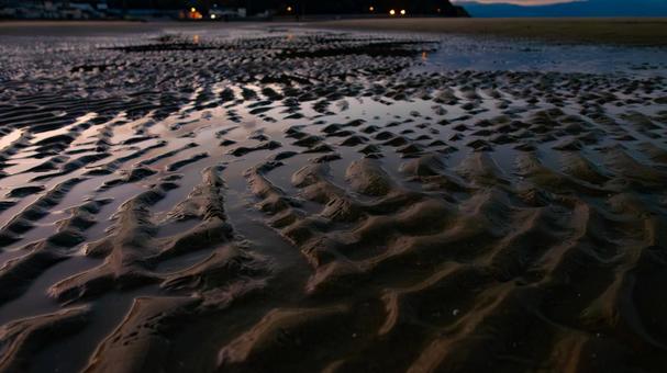 Traces of waves caressing the light, JPG