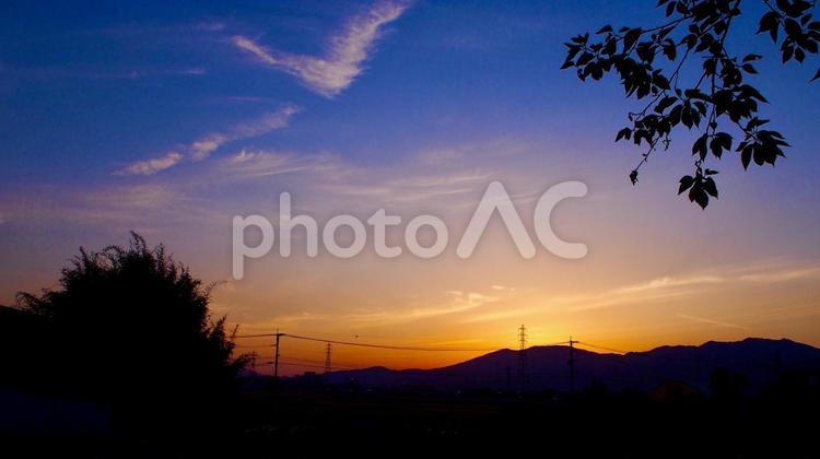 夕暮れ 日暮れ,シルエットで映す,暁の写真素材