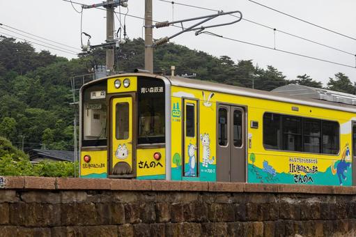 青い森鉄道浅虫温泉駅停車中の鉄道車両 青い森鉄道浅虫温泉駅停車中の鉄道車両 鉄道,青い森鉄道,701系の写真素材