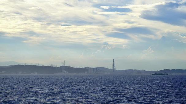 Tankers and other ships sailing through Tokyo Bay in the evening, JPG Tankers and other ships sailing through Tokyo Bay in the evening, JPG