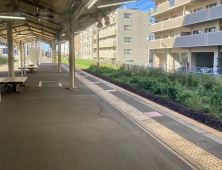 誰もいない駅のホーム 誰もいない駅のホームの写真