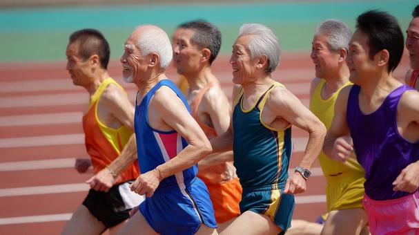 陸上競技を楽しむ中年・シニア男性19 陸上競技を楽しむ中年・シニア男性19の写真