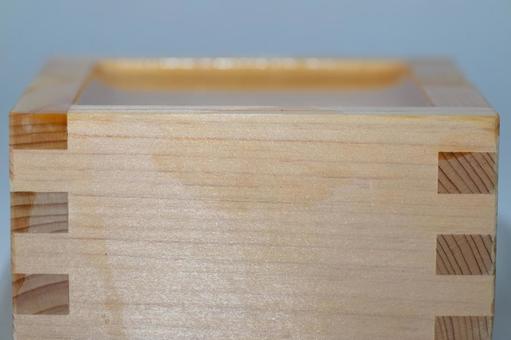 伝統的な木製枡の木組み接合部 枡,酒器,木製の写真素材