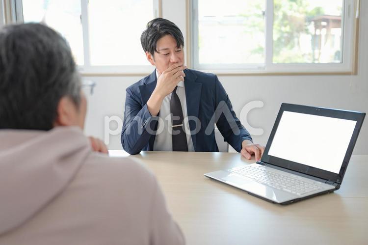 ビジネスマンと一般男性 ビジネス,ビジネスマン,男性の写真素材