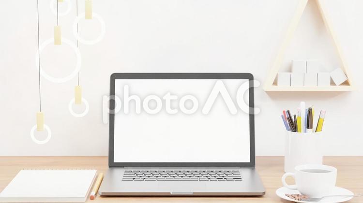 ブログやホームページ用デスクイメージ パソコン,デスク,正面の写真素材