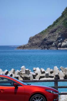 海辺に止まる車と海岸1　車素材　景色 海,浜,ドライブの写真素材