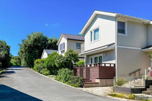 山あいの街のさわやかなイメージの新築住宅 山あいの街のさわやかなイメージの新築住宅 住宅,戸建て,マイホームの写真素材