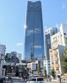 ビルに映る東京タワー ビルに映る東京タワーの写真