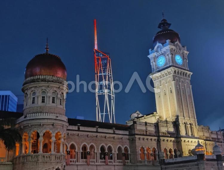 夜のKL　新旧建造物 夜景,マレーシア,クアラルンプールの写真素材