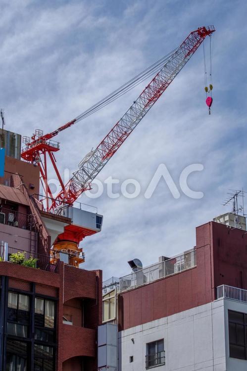 クレーンのある東京港区赤坂5丁目の風景 クレーン,ビルディング,建物の写真素材
