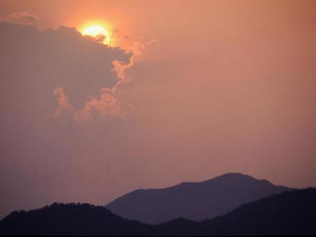 夕陽と雲 夕陽と雲の写真