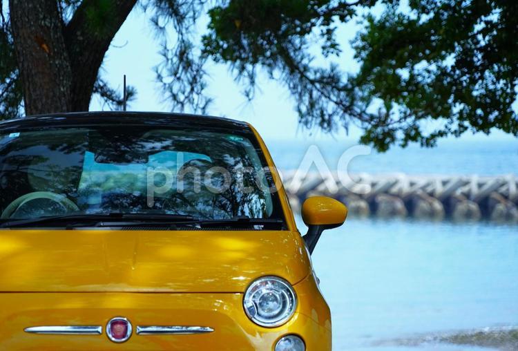 海の前のパーキング③ 車,海,外車の写真素材