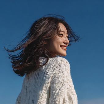 自然な笑顔が魅力的な女性 自然な笑顔が魅力的な女性の写真