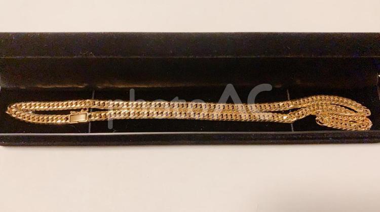 金のネックレスとケース　貴金属　イメージ 金,ネックレス,貴金属の写真素材