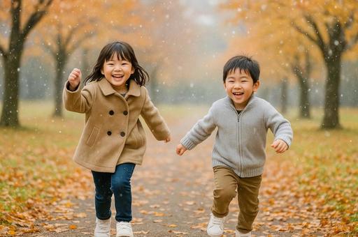 パラパラと雪が降る中で走る子供たち パラパラと雪が降る中で走る子供たちの写真