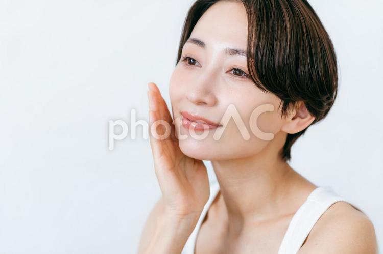 ミドル女性の美容イメージ 美容,笑顔,ビューティーの写真素材