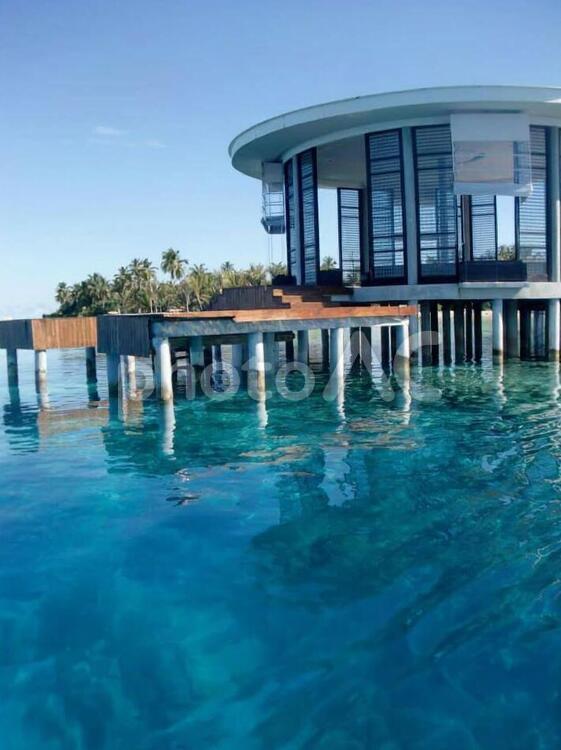 モルディブ　船着き場のラウンジ モルディブ,水上コテージ,水上ラウンジの写真素材