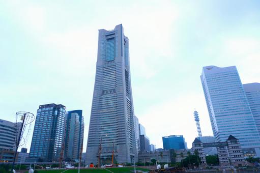 横浜ランドマークタワーと空1 横浜ランドマークタワーと空1 横浜ランドマークタワー,横浜,みなとみらいの写真素材