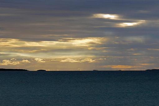 ニューカレドニア388 ウヴェア島 夕景 ニューカレドニア388 ウヴェア島 夕景の写真