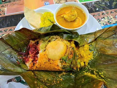 絶品スパイシースリランカカレー スリランカカレー,バナナの葉,エビの写真素材