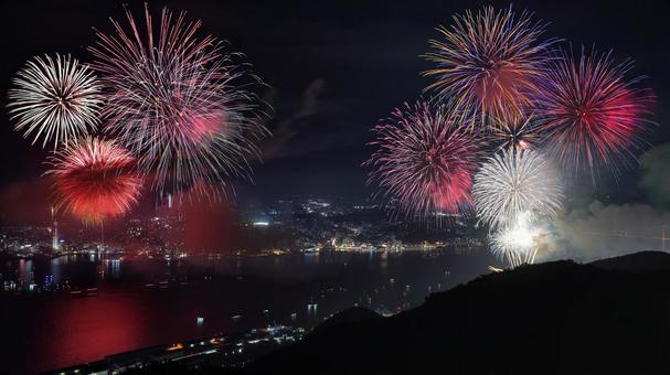 綺麗な花火大会 綺麗な花火大会 関門海峡花火大会,関門海峡,関門橋の写真素材