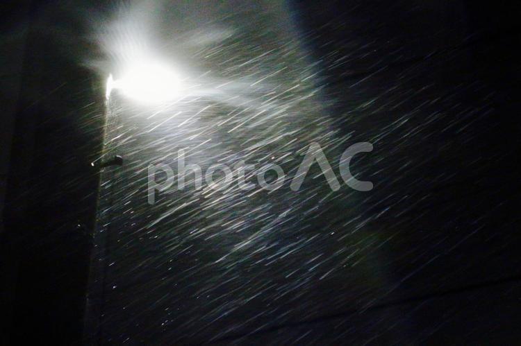 台風猛威 雨,豪雨,台風の写真素材