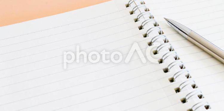 筆記用具　リングノートとボールペン　余白 筆記用具,ボールペン,リングノートの写真素材