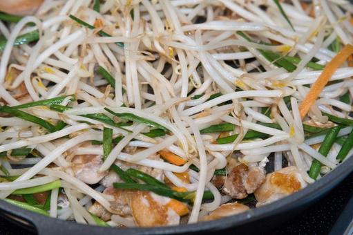 今晩のおかずは簡単野菜炒め 野菜炒め,中華料理,家庭料理の写真素材