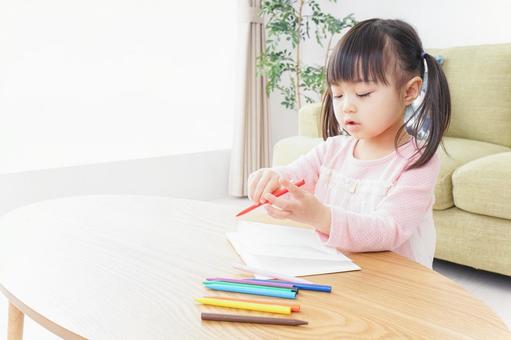 お絵かきをする子ども・教育イメージ お絵かきをする子ども・教育イメージ ペイント,日本人,色鉛筆の写真素材