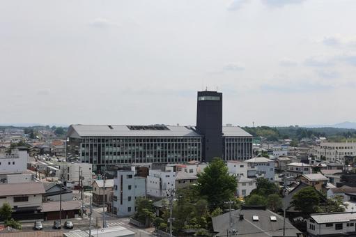 市民交流センターから見た須賀川市役所 須賀川市役所,須賀川市民交流センター,町並みの写真素材