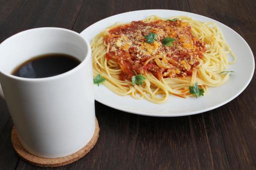 パスタとコーヒーの食卓 パスタとコーヒーの食卓 パスタ,コーヒー,スパゲッティの写真素材