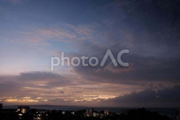 沖縄県宮古島　台風前の夕景 沖縄,宮古島,台風の写真素材